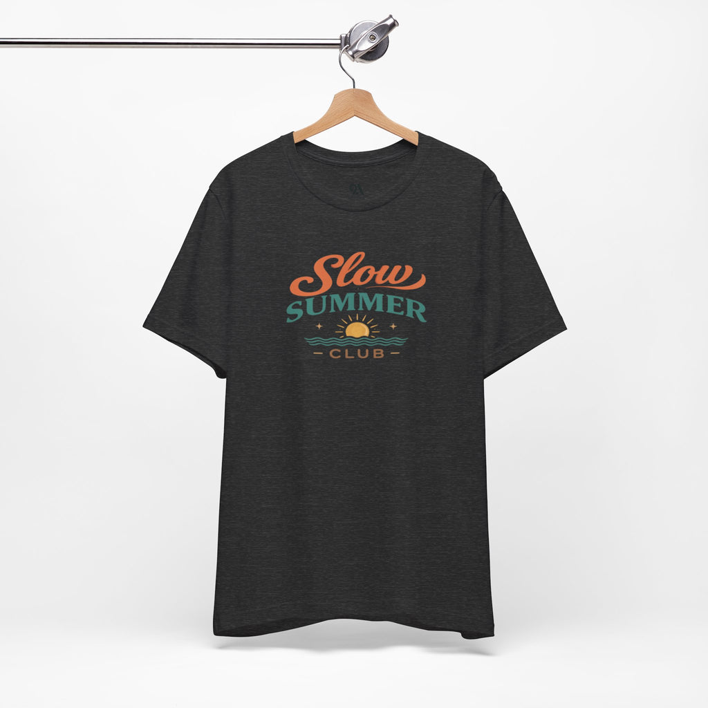 Slow Summer Club T-Shirt | Minimalistisches Ästhetik T-Shirt | Küstenurlaub Outfit | Unisex Relaxed Fit